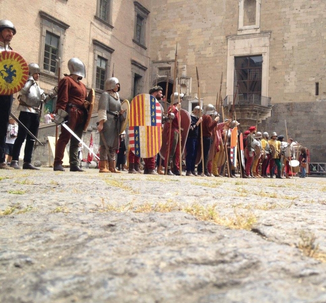 Al Maschio Angioino Si Torna Nel Medioevo Con La Reggia E L Arme La