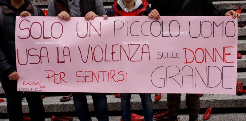 Corteo Contro La Violenza Alle Donne : 200 Mila Partecipanti