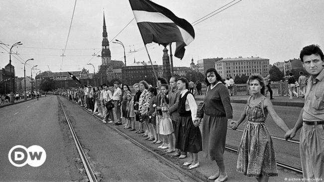 30 years ago: The Baltic human chain for freedom and independence – DW –  08/23/2019